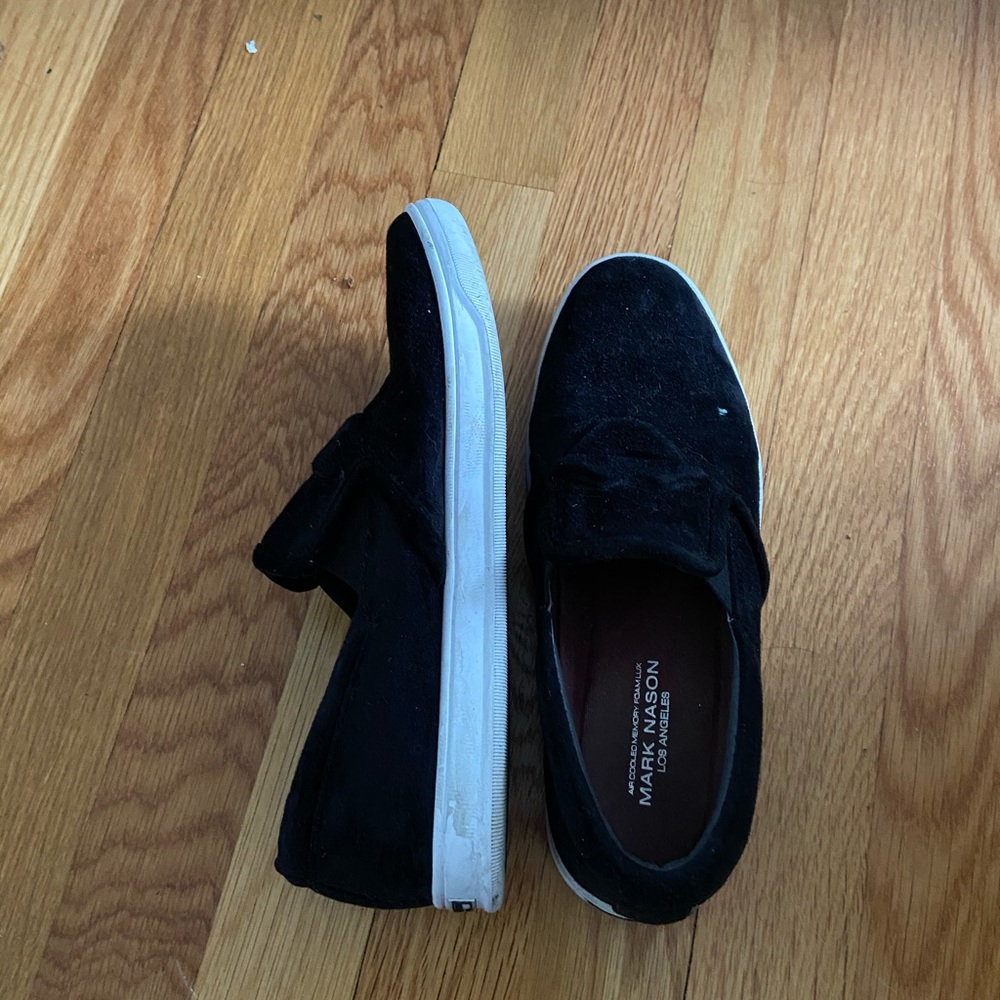 Black velvet ‘kiss me’ sneakers